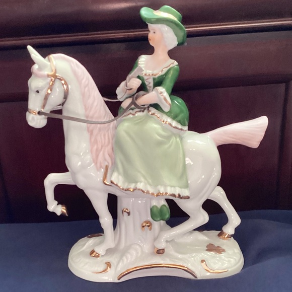 CDC Rococo Collection Porcelain Figurine